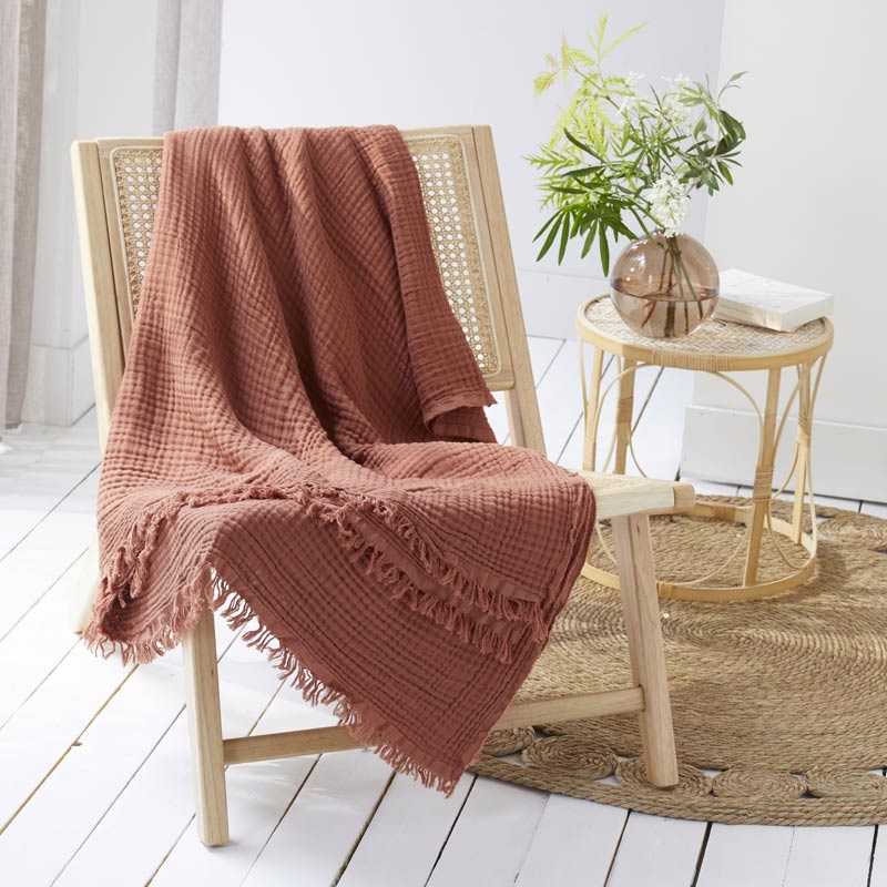 plaid-idylle-gaze-de-coton-terracotta-l-incroyable
